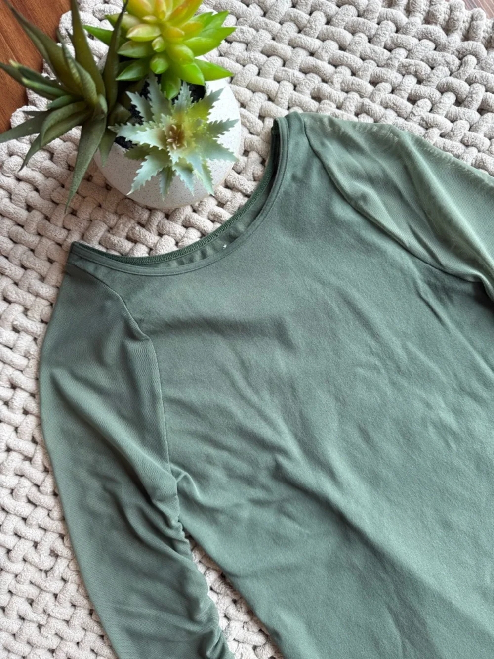 Intimately Free People | Scrunch Sleeve Seamless Mesh Top in Army Green | XS/S